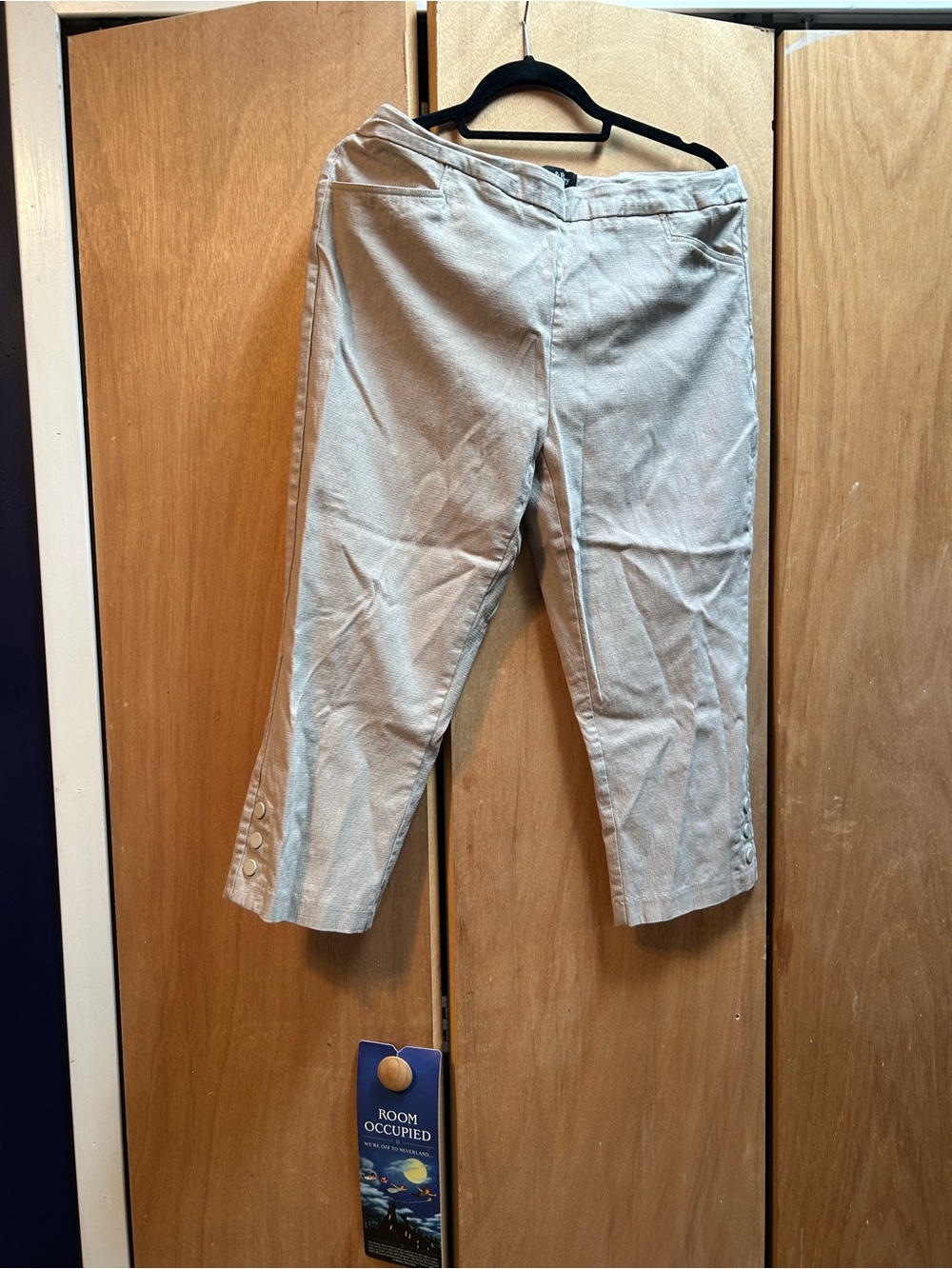Women's Light Beige Capri